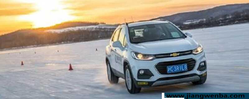 下雪天用什么盖车玻璃？车上积雪如何正确清除