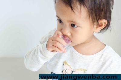 小孩咳嗽嗓子疼吃什么好的快 小孩咳嗽嗓子疼的原因是什么