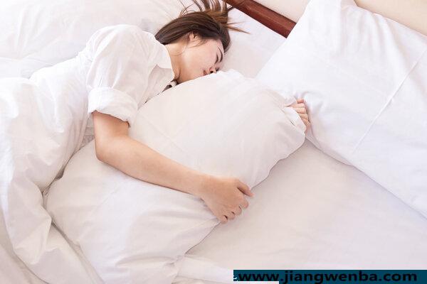 每天睡觉要用的枕头，很多人用错了，危害很大
