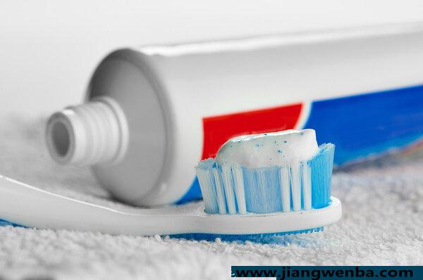 刷牙时挤多少牙膏合适？